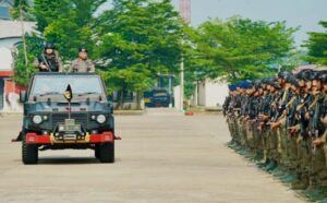 Wadankorbrimob Pimpin Upacara Penutupan Latpraops dan Pemberangkatan Pasukan BKO Polda Papua