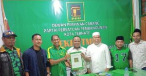 pengambilan Formulir pendaftaran bakal calon walikota Mubin A Wahid di DPC PPP kota Ternate