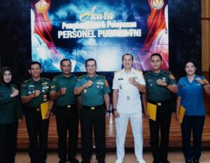 Kapuspen TNI Berikan Reward Kepada Prajurit Berprestasi Dan Lepas Prajurit Mutasi Keluar PuspenTNI