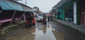 Warga Keluhkan Retribusi di Jalan Berlubang, Pemkot Tikep Dinilai Ingkar Janji